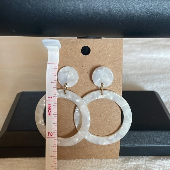 💐5/25 lightweight, iridescent, pearl open circle front, flat hoops, large bold - Picture 8 of 10